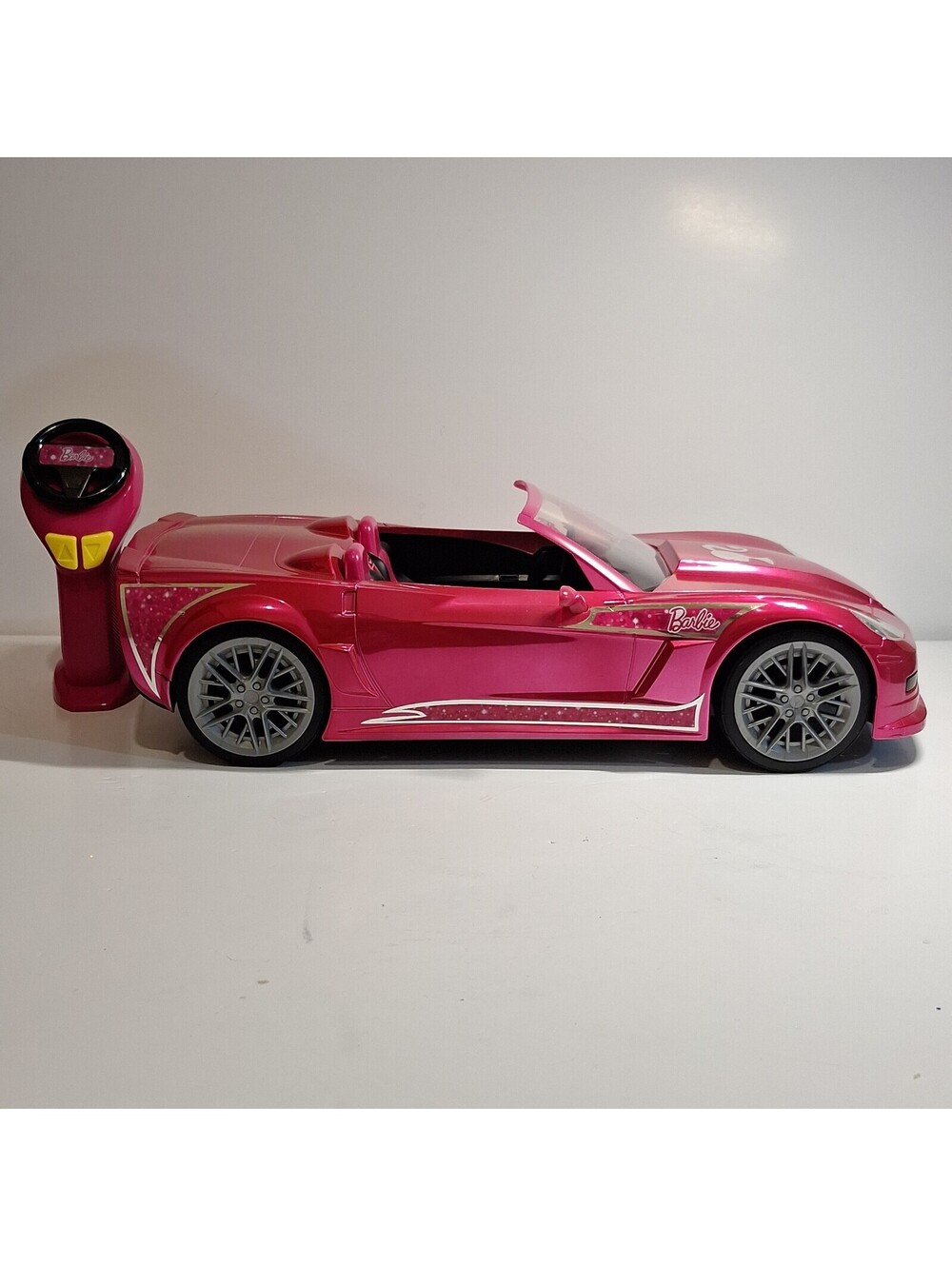 Mattel Barbie Metallic Pink RC Corvette -Works-lot with 2 Barbies, 20pc Clothing - Picture 6 of 15